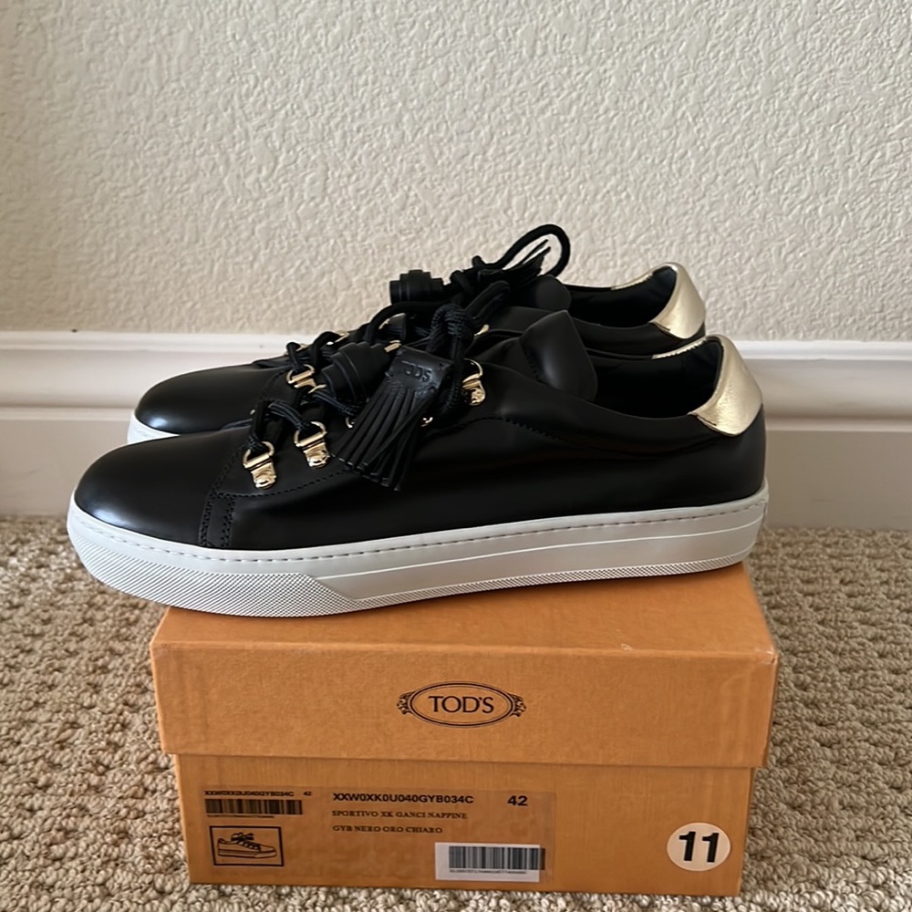 Tod’s women sneaker new in box